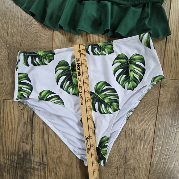 Green Ruffled Bikini Set with Leaf Print, No Tag, See Measurements - Picture 5 of 7
